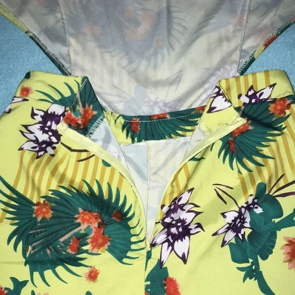 𝅺TROPICAL print jumpsuit cut out sides ties in back sexy slinky NEW size S - Picture 6 of 9